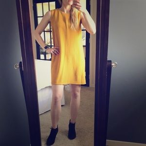 Bobeau simple yellow sleeveless dress